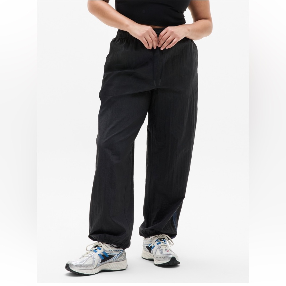 ⚡️🚚 MOVING SALE! 💙 BNWT Athleta Daybreak Mid Rise Parachute Jogger